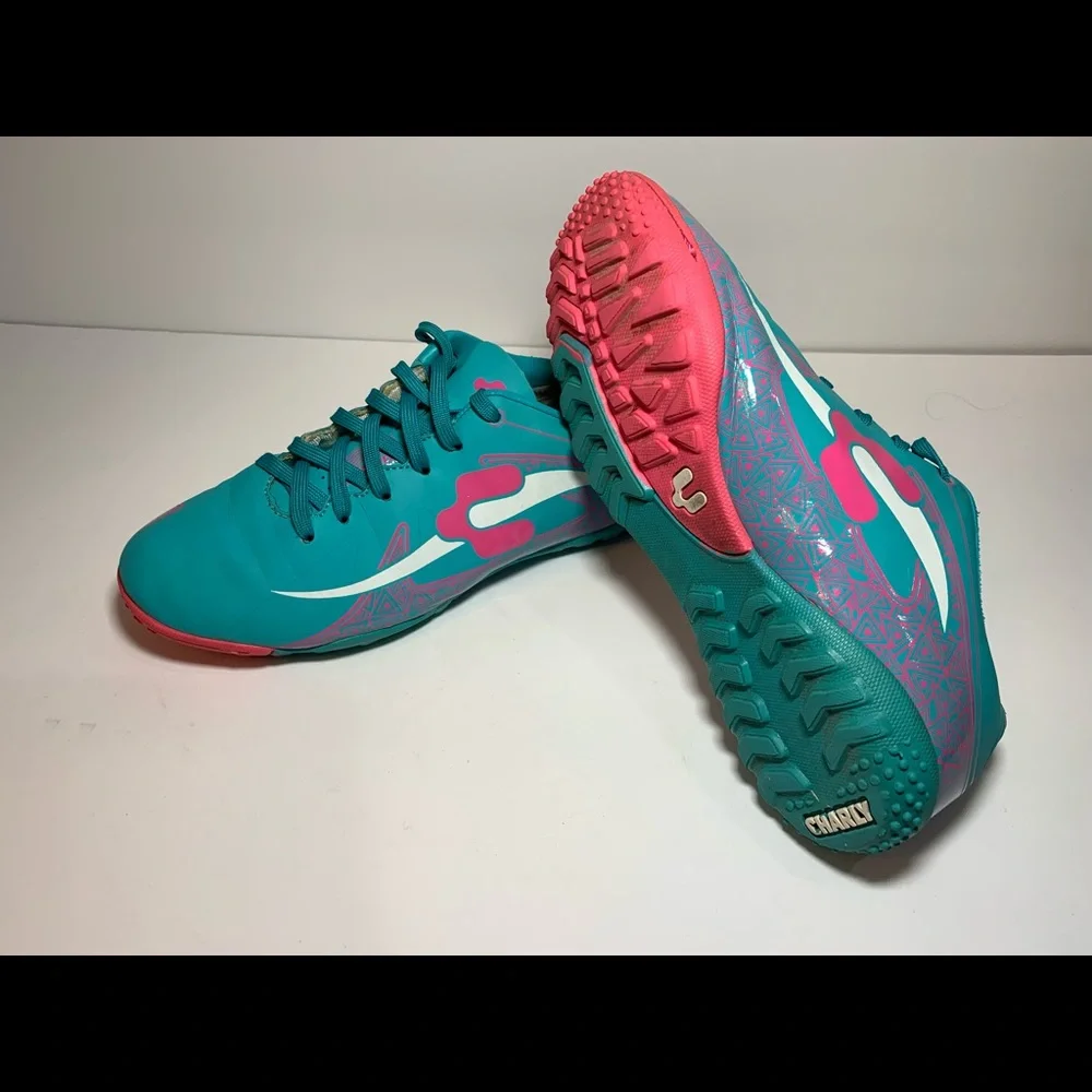 Charly Youth Turf‎ Soccer Shoe Size 6 Pink Teal